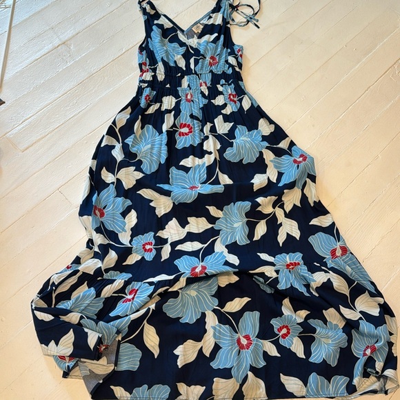 Jessica Simpson Dresses & Skirts - Jessica Simpson Blue Floral Dress• Size Medium.